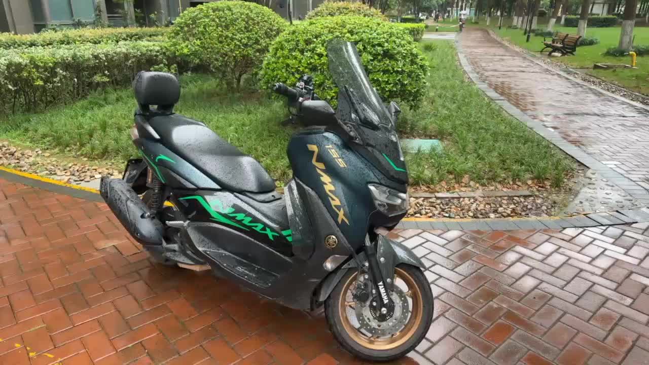 雅马哈 NMAX