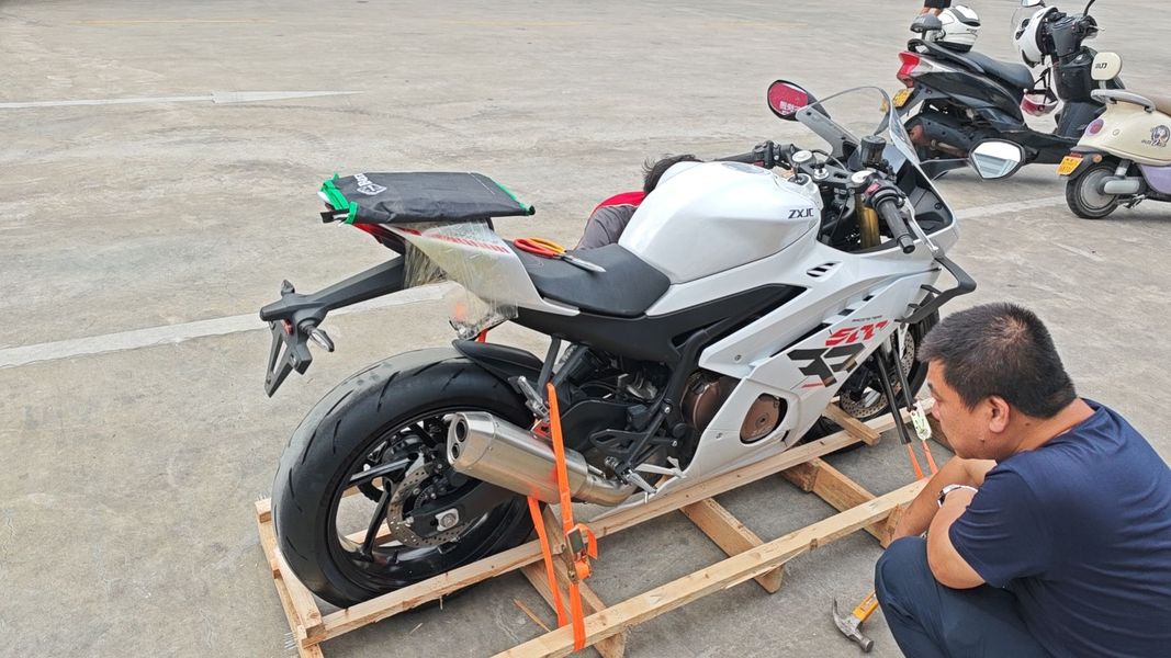 张雪机车 500RR