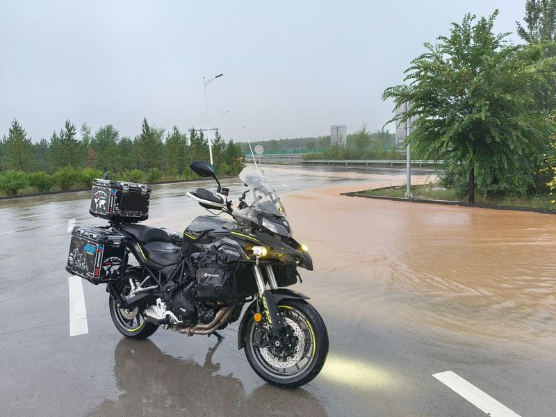 贝纳利 金鹏 TRK502