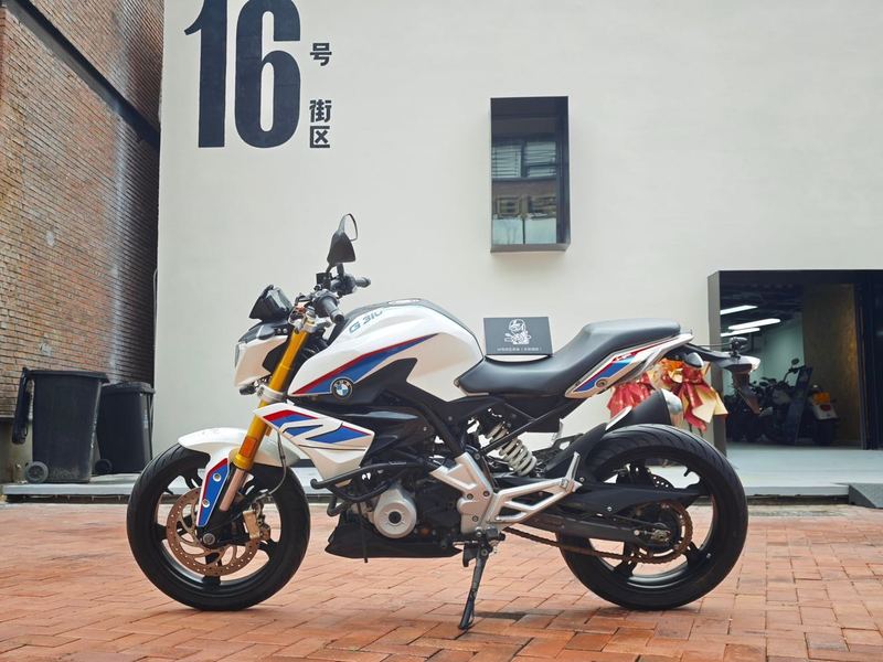 宝马 G 310 R