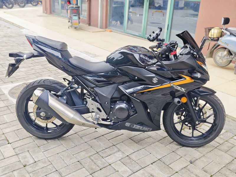 豪爵铃木 GSX250R
