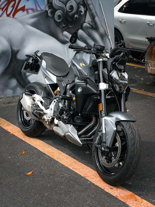 宝马 F 900 R