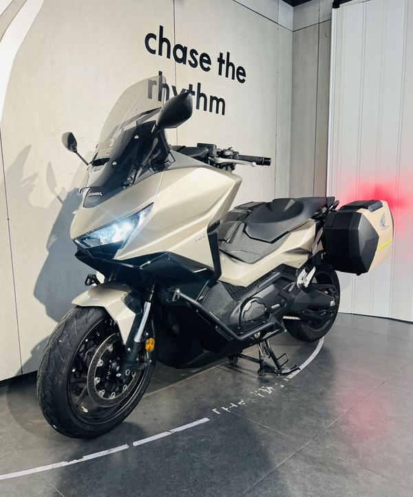 本田DREAMWING NSS750