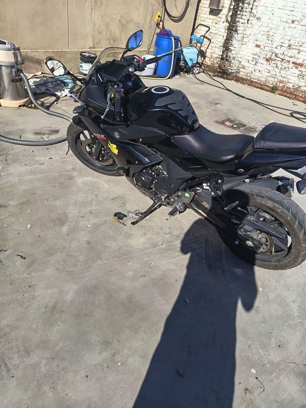 豪爵铃木 GSX250R