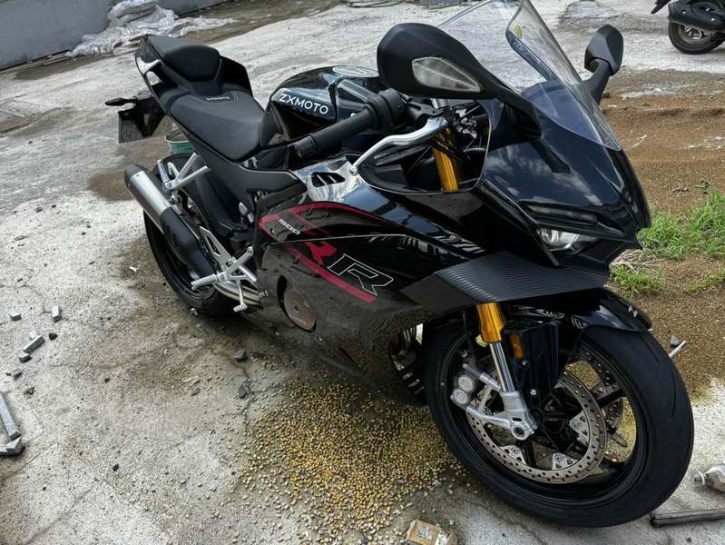 张雪机车 500RR