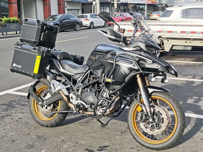 贝纳利 TRK552