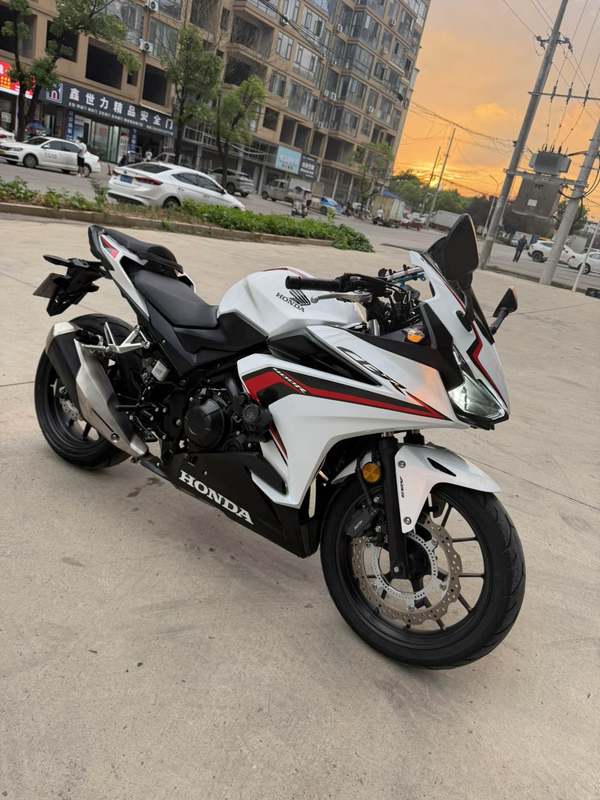 本田WING CBR400R