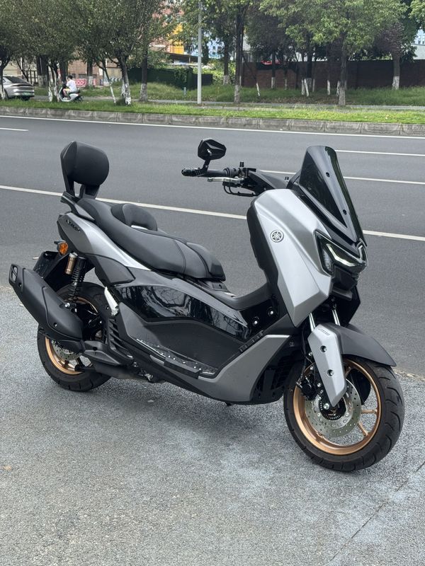 雅马哈 NMAX
