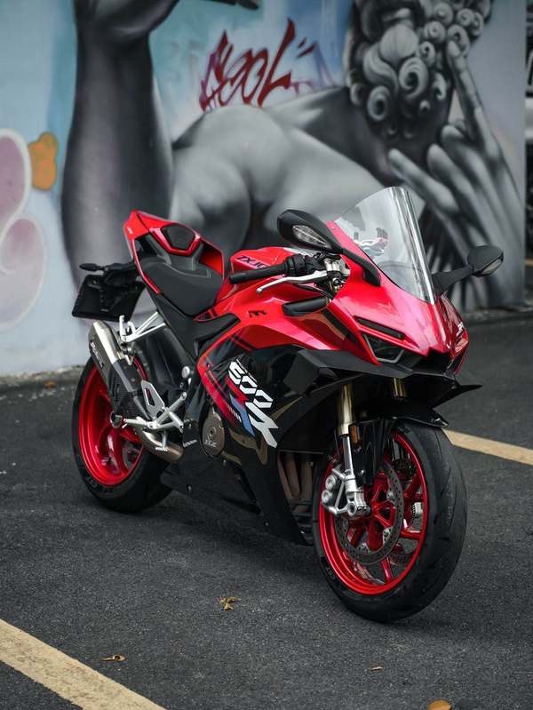 张雪机车 500RR