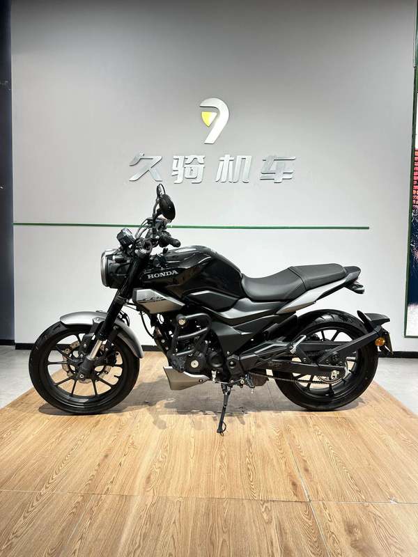 新大洲本田 CB190TR