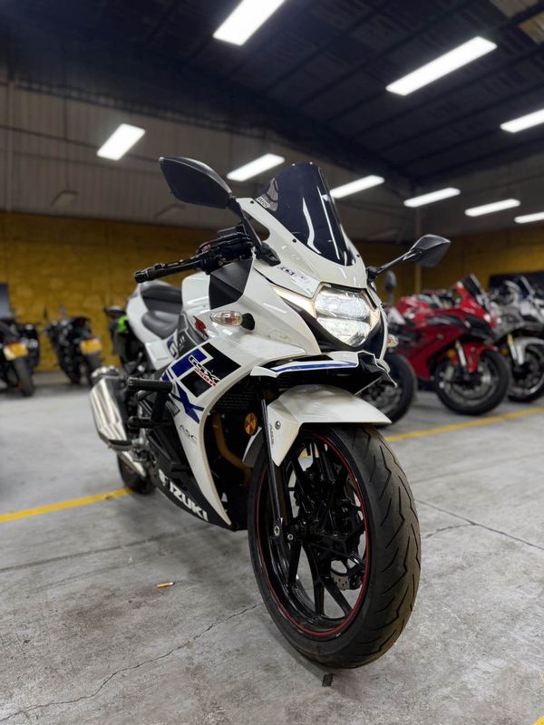 豪爵铃木 GSX250R
