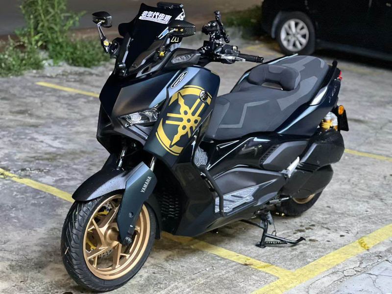 雅马哈 XMAX
