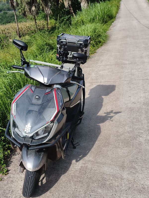 QJMOTOR 鸿150RS