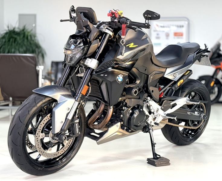 宝马 F 900 R