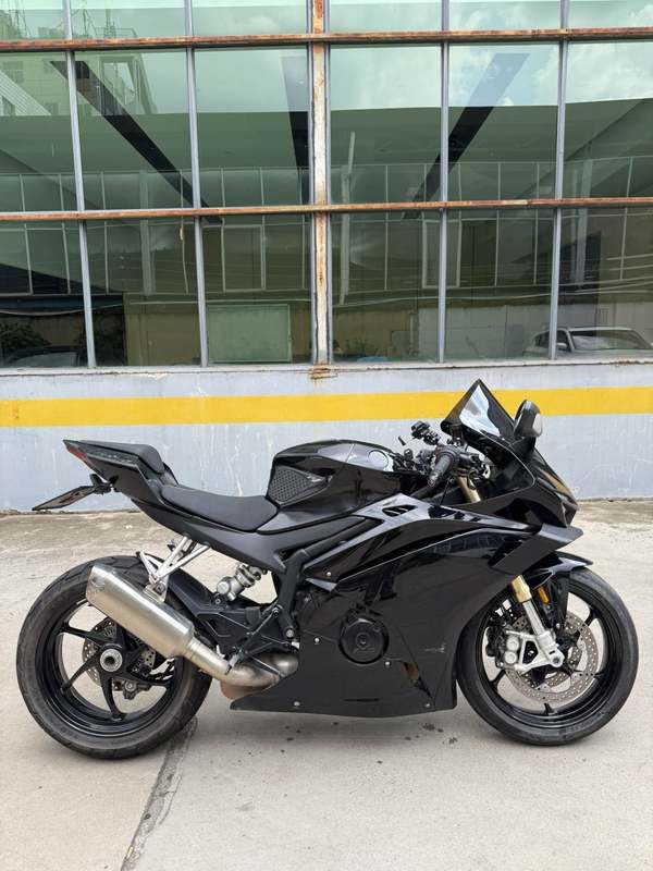 张雪机车 500RR