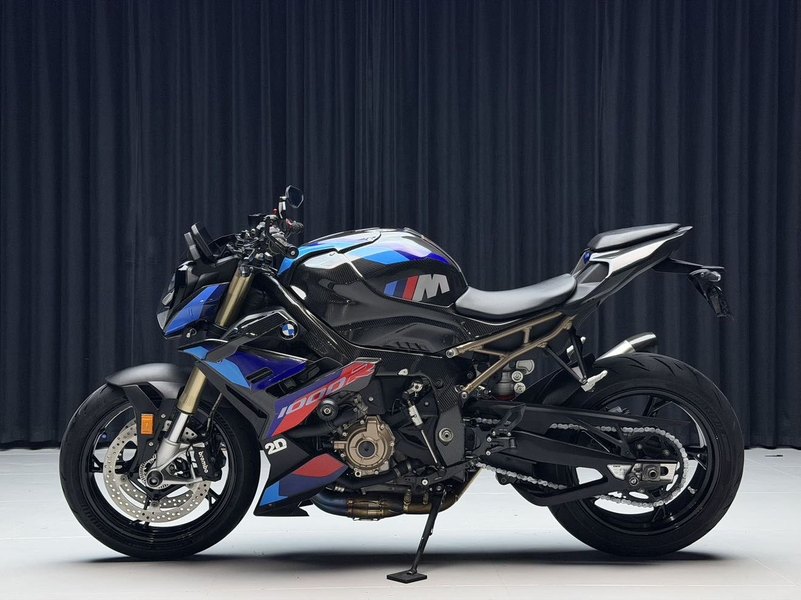 宝马 S 1000 R