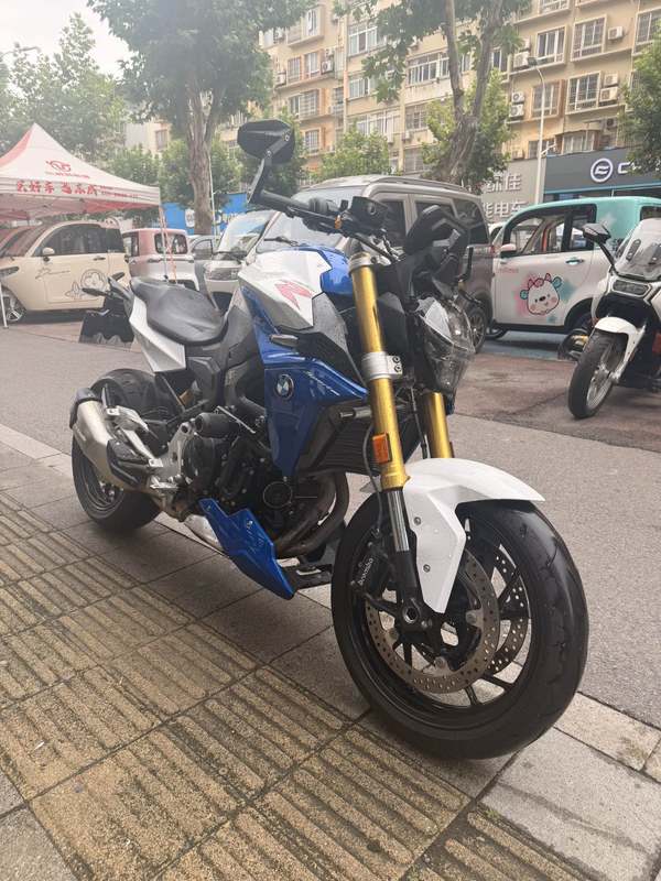 宝马 F 900 R