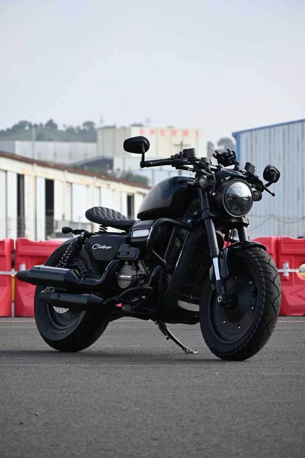 QJMOTOR 闪300S