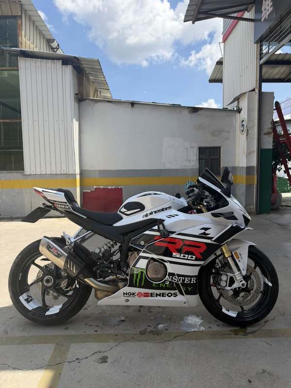 张雪机车 500RR