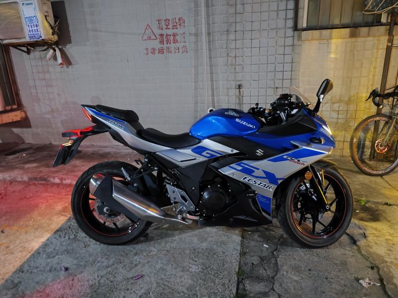豪爵铃木 GSX250R