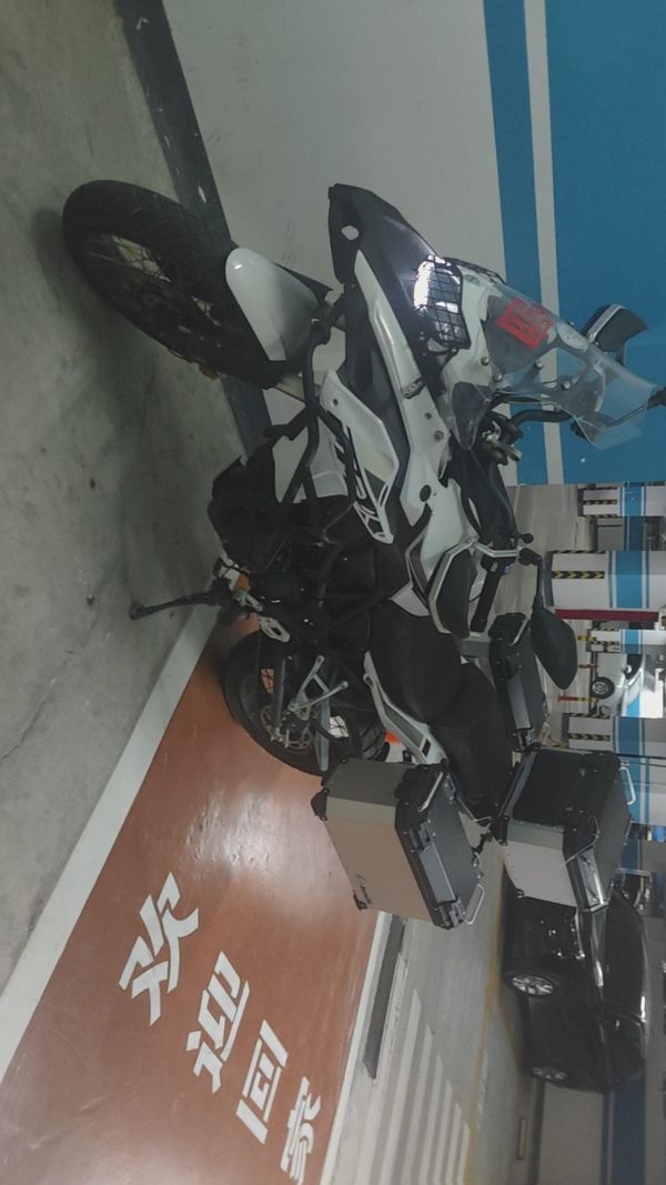 贝纳利 金鹏 TRK502