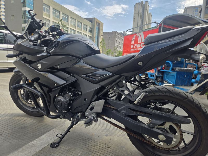 豪爵铃木 GSX250R