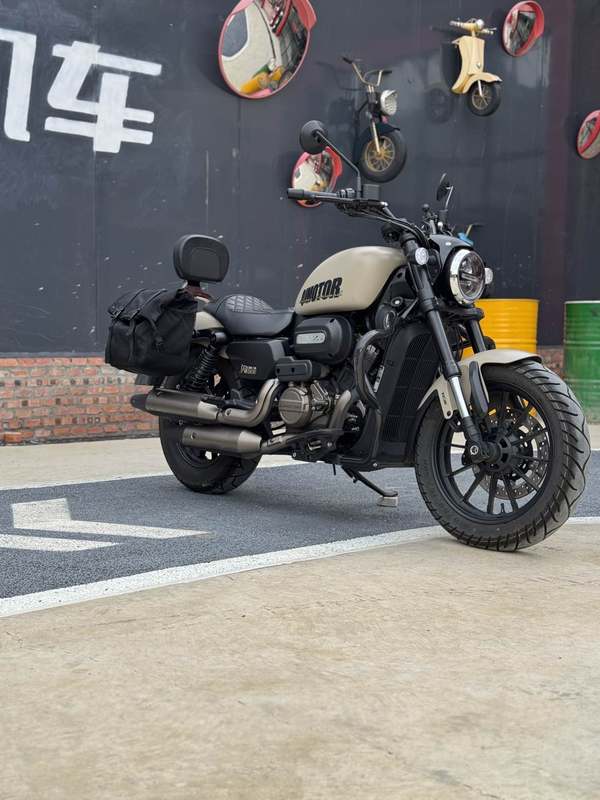 QJMOTOR 闪300S