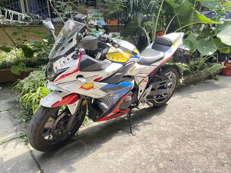 豪爵铃木 GSX250R
