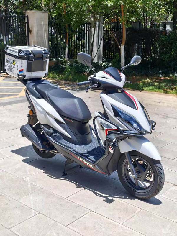 新大洲本田 裂行 RX125Fi