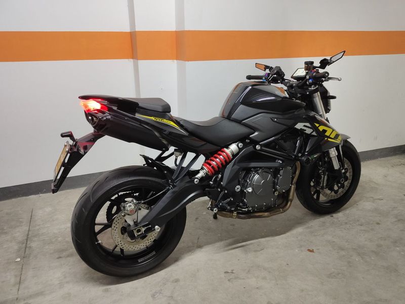 贝纳利 TNT600i