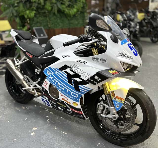 张雪机车 500RR