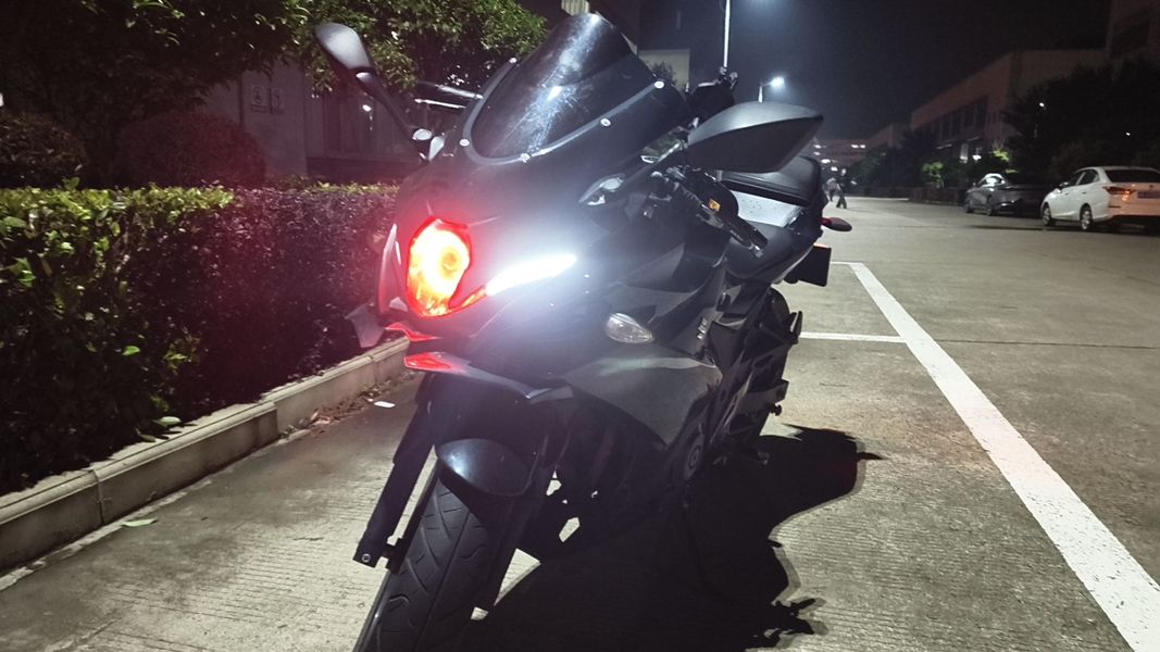 豪爵铃木 GSX250R