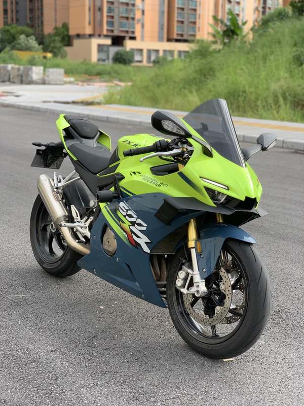 张雪机车 500RR