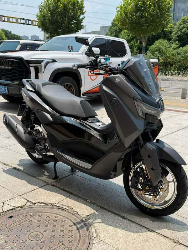 雅马哈 NMAX