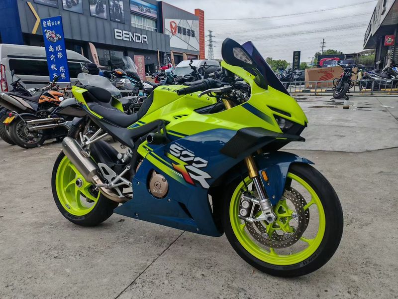 张雪机车 500RR