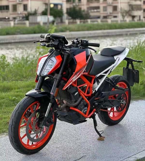 KTMR2R 390 Duke