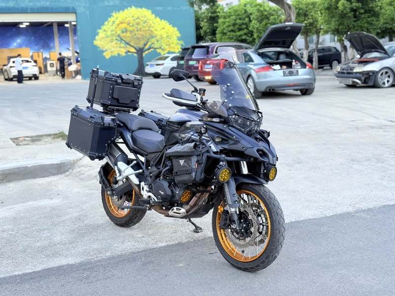 贝纳利 TRK552