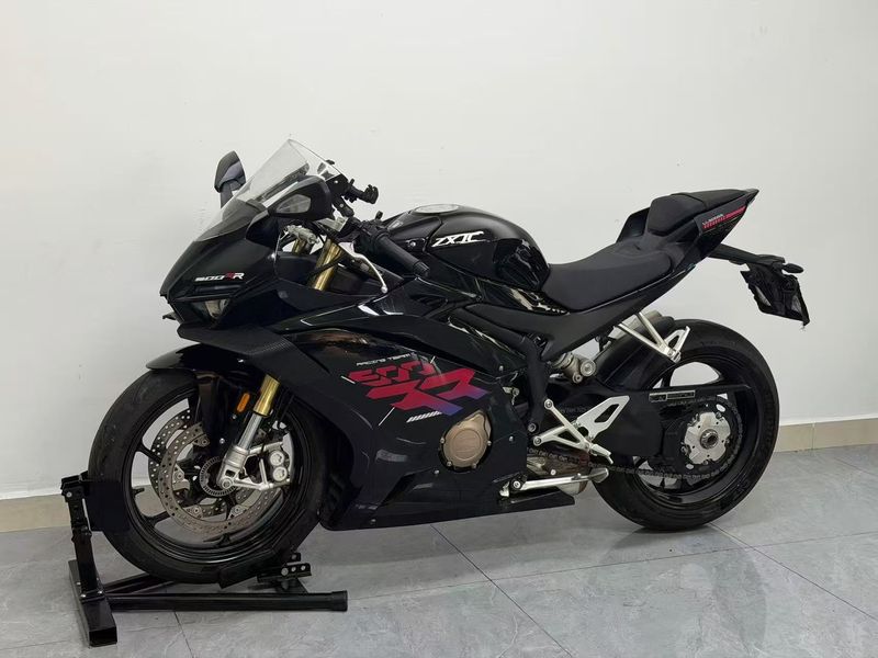 张雪机车 500RR