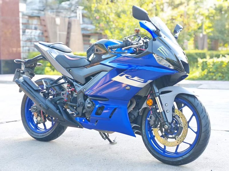 雅马哈 YZF-R3