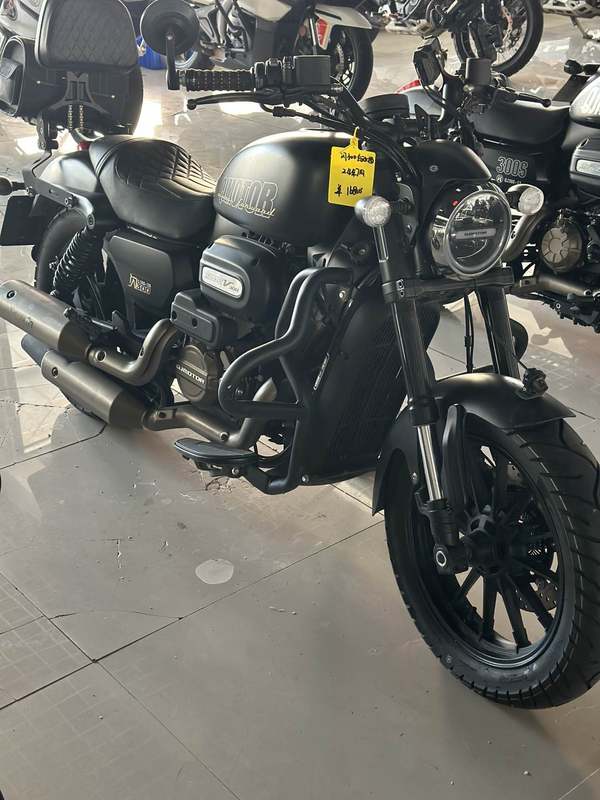 QJMOTOR 闪300S
