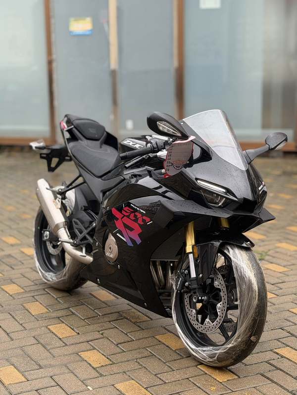 张雪机车 500RR
