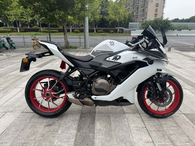 QJMOTOR 赛400