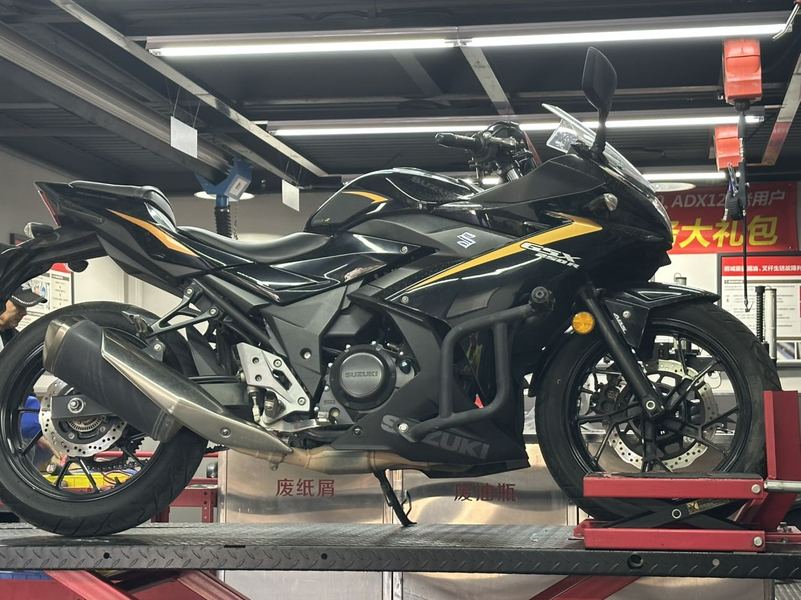 豪爵铃木 GSX250R