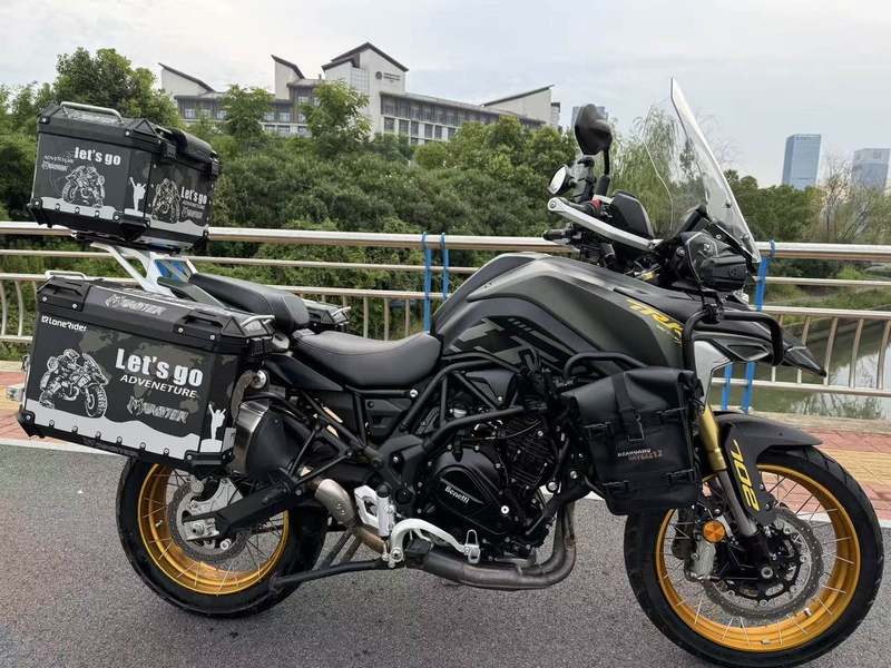 贝纳利 TRK702