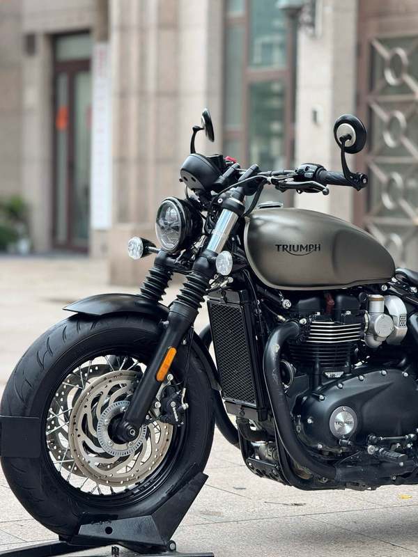 凯旋 Bonneville Bobber
