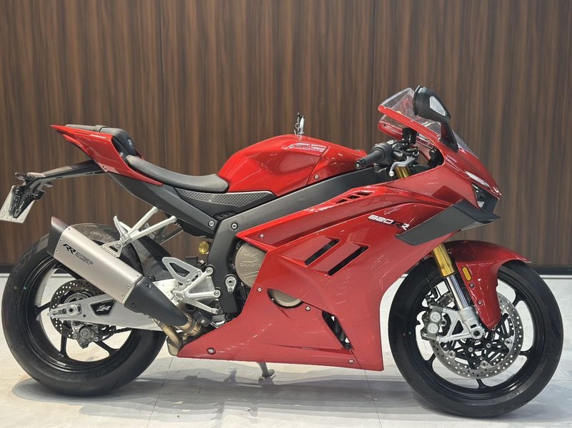 张雪机车 820RR