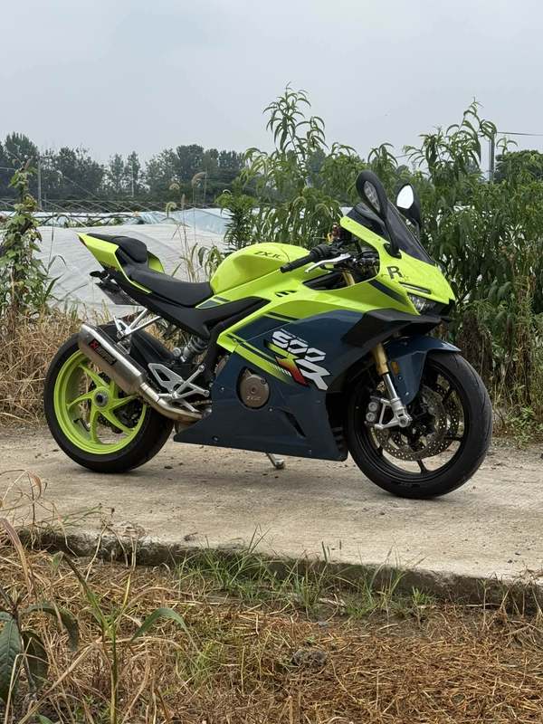 张雪机车 500RR