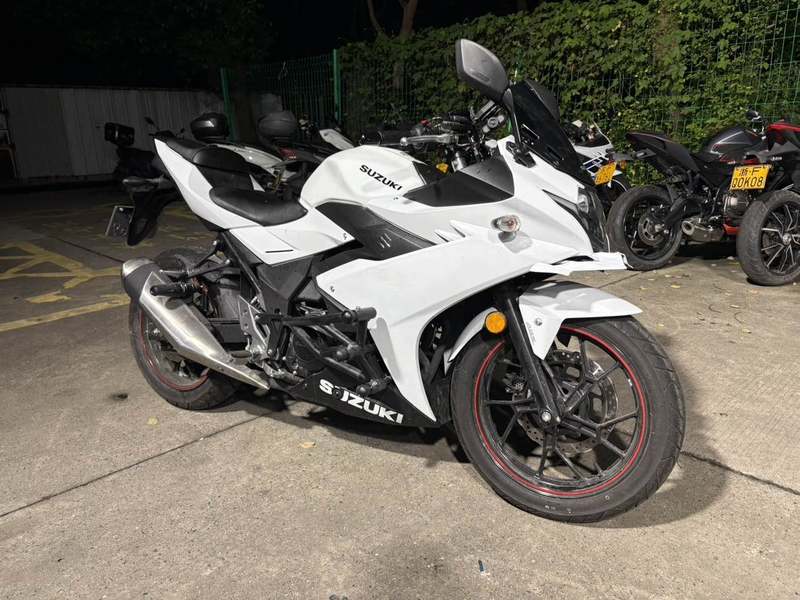 豪爵铃木 GSX250R