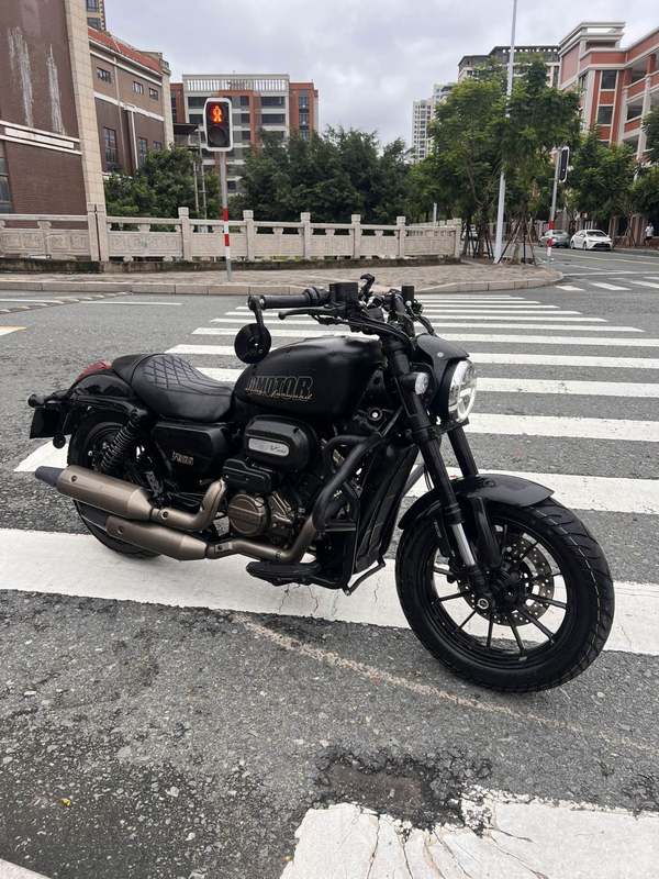 QJMOTOR 闪300S