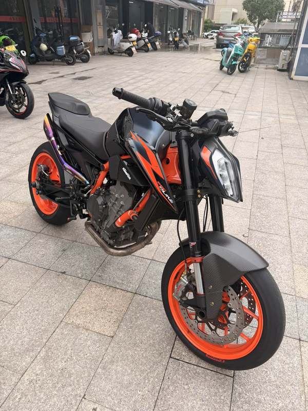 KTMR2R 890 Duke